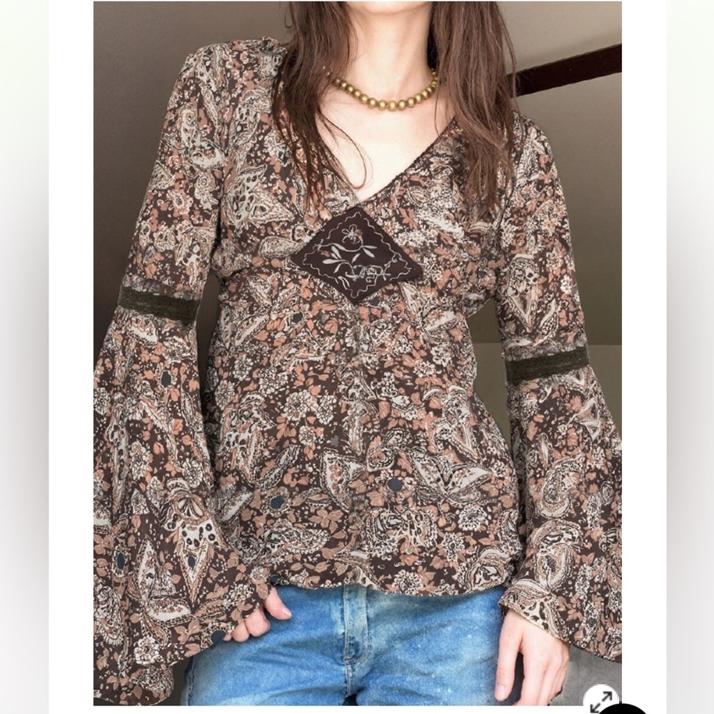 Faded Glory Y2K, Floral Ethnic Long Sleeve Top floral print .